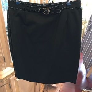black skirt with stichiing
